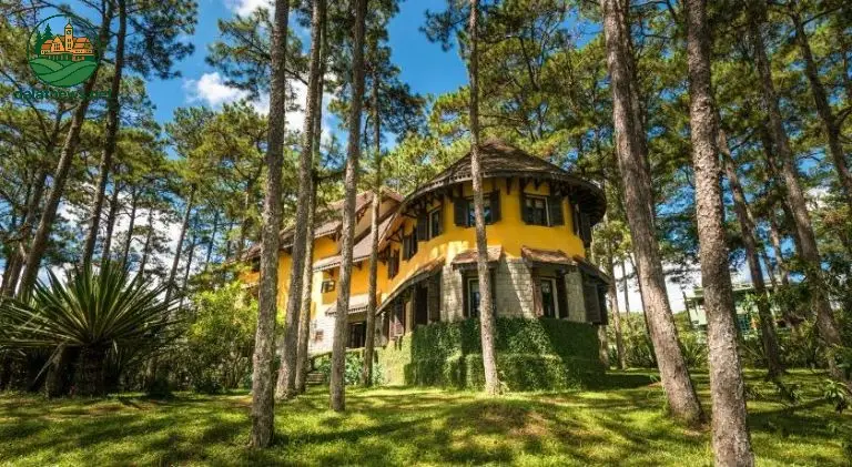 TOP 17 Villa Đà Lạt biệt thự nguyên căn Giá Rẻ Gần Trung Tâm có hồ bơi 11 Villa Nhà Gỗ 2 – View thung lũng, phù hợp nhóm 8-12 khách