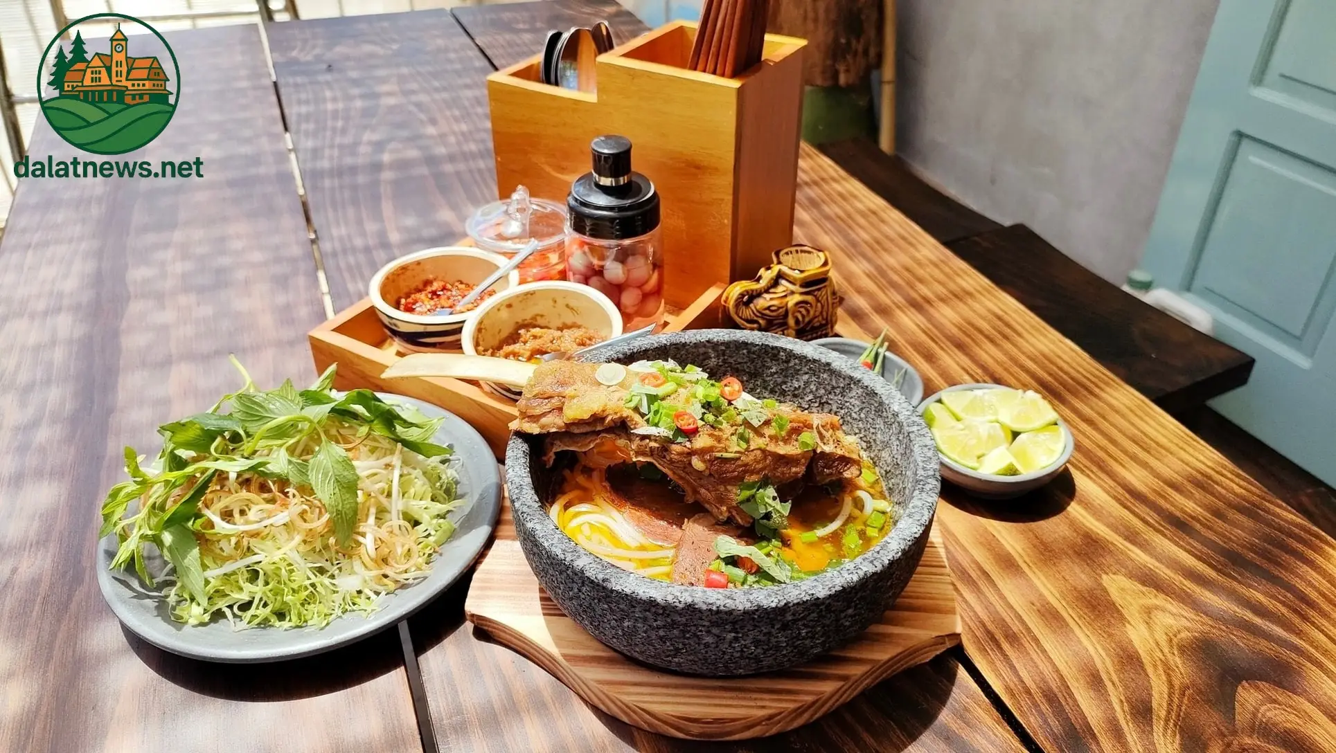 Bún bò thố đá Đà Lạt có gì đặc biệt mà ai cũng muốn thử? 1 Những thành phần đặc trưng của Bún bò thố đá