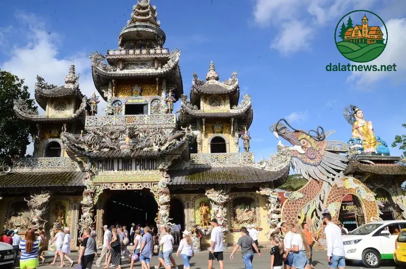 Những Kỷ Lục Ấn Tượng Của Chùa Ve Chai Đà Lạt Những Kỷ Lục Ấn Tượng Của Chùa Ve Chai Đà Lạt