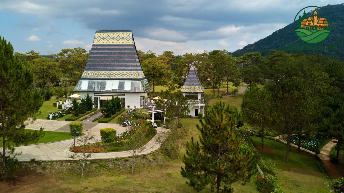 Kiến Trúc Độc Đáo và Không Gian Nghỉ Dưỡng Sang Trọng Kiến Trúc Độc Đáo và Không Gian Nghỉ Dưỡng Sang Trọng