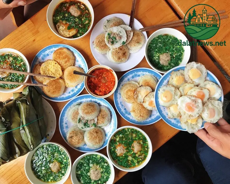 Lẩu Gà Lá É - Hương Vị Đặc Trưng Của Cao Nguyên